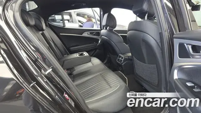 Genesis G70 2018 — Photo 12/20