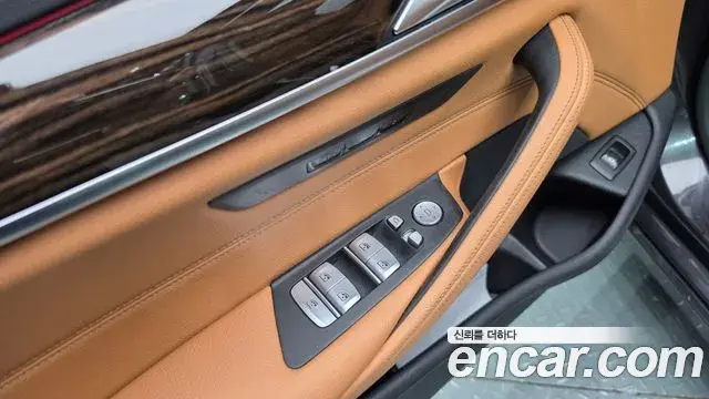 BMW 5 Series 2021 — Photo 19/20