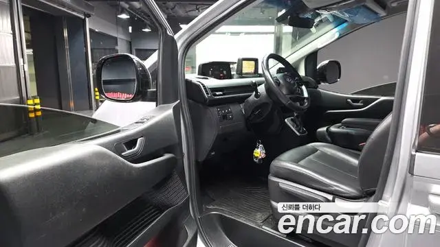 Hyundai Staria 2021 — Фото 10/20