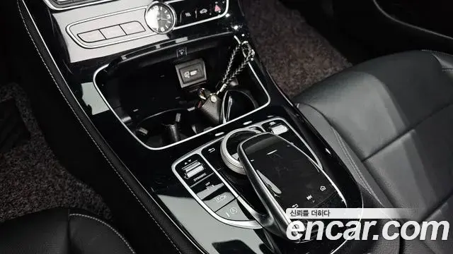 Mercedes-Benz E-Class 2018 — Фото 19/20