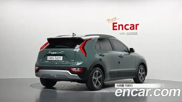 Kia Niro 2023 — Фото 2/20