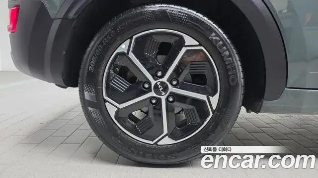 Kia Niro 2023 — Фото 5/20