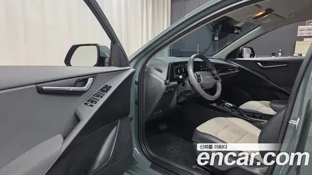 Kia Niro 2023 — Фото 10/20