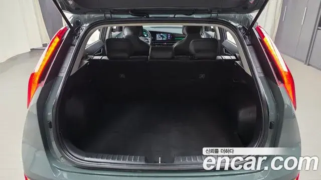Kia Niro 2023 — Фото 16/20
