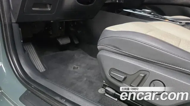 Kia Niro 2023 — Фото 17/20
