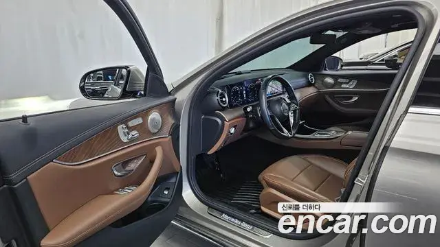 Mercedes-Benz E-Class 2021 — Фото 10/20