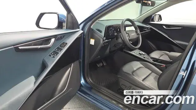 Kia Niro 2022 — ფოტო 25/31