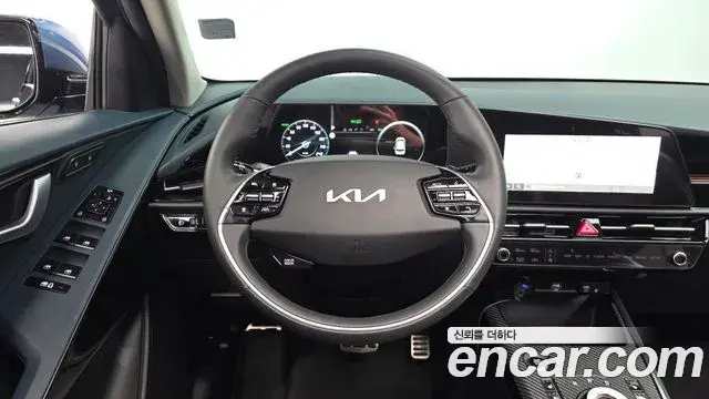 Kia Niro 2022 — ფოტო 16/31