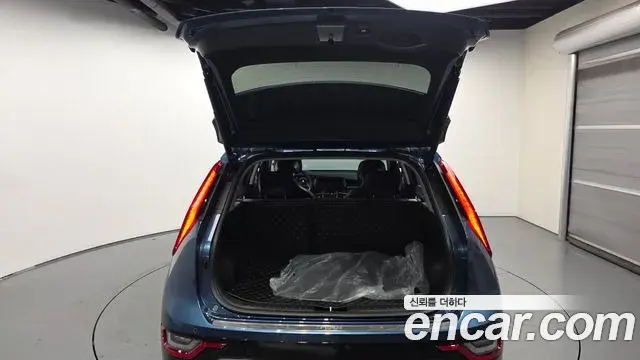 Kia Niro 2022 — ფოტო 19/31