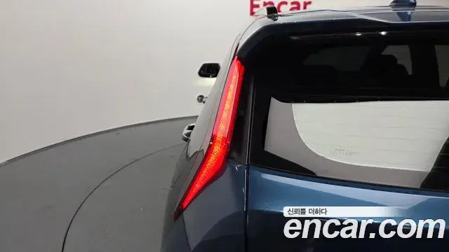 Kia Niro 2022 — ფოტო 1/31