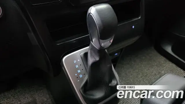 Hyundai Staria 2023 — Фото 9/20