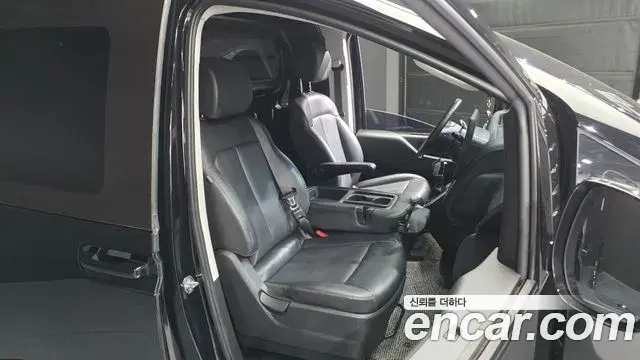 Hyundai Staria 2023 — Фото 11/20