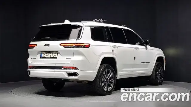 Jeep Grand Cherokee 2022 — Фото 1/20