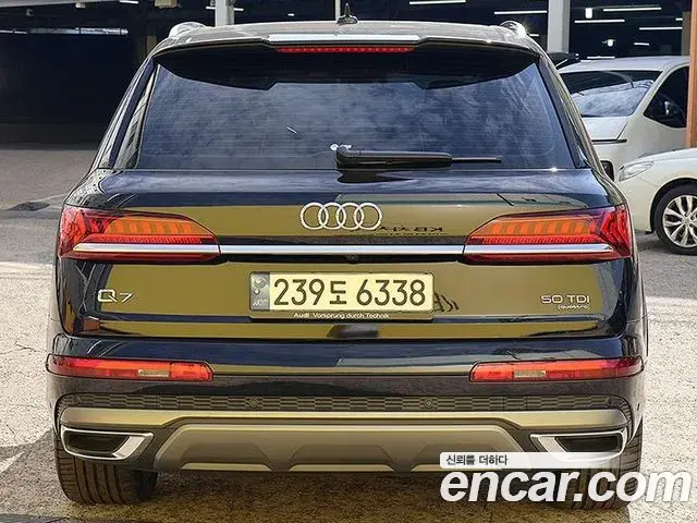 Audi Q7 2020 — Фото 2/20
