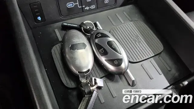 Hyundai Santa Fe 2023 — Фото 15/20