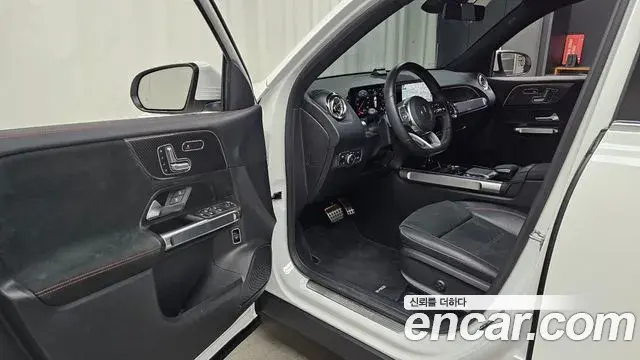 Mercedes-Benz GLB-Class 2021 — Фото 10/20