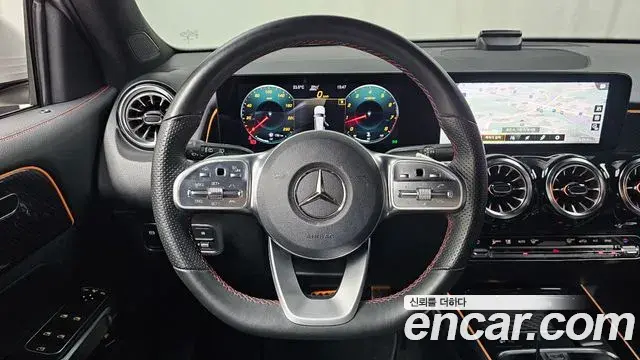 Mercedes-Benz GLB-Class 2021 — Фото 13/20
