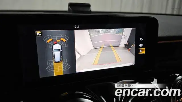 Mercedes-Benz GLB-Class 2021 — Фото 14/20