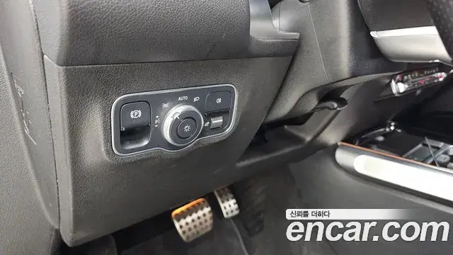 Mercedes-Benz GLB-Class 2021 — Фото 19/20