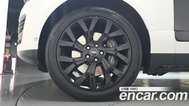 Land Rover Range Rover 2019 — Photo 25/46