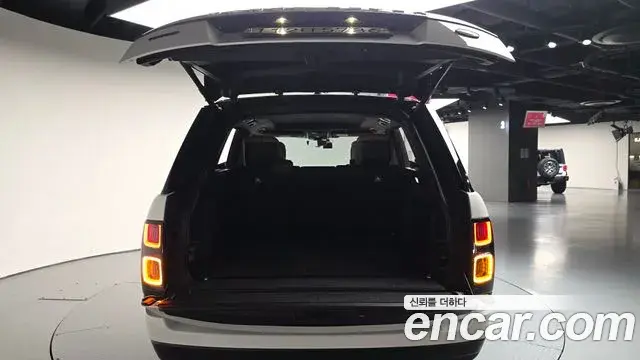 Land Rover Range Rover 2019 — Photo 28/46