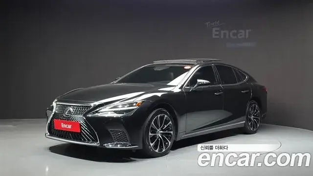 Lexus LS500 2022 — Photo 8/40