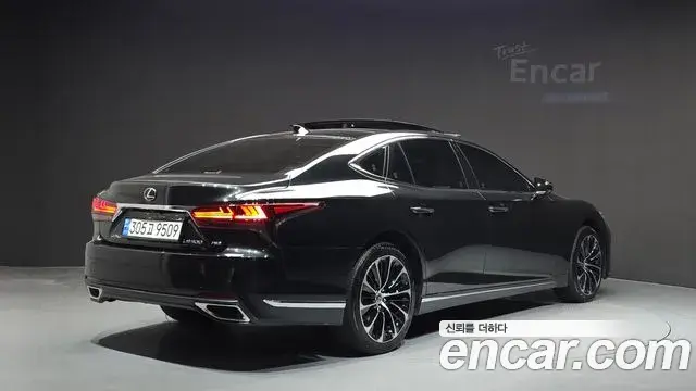 Lexus LS500 2022 — Photo 17/40
