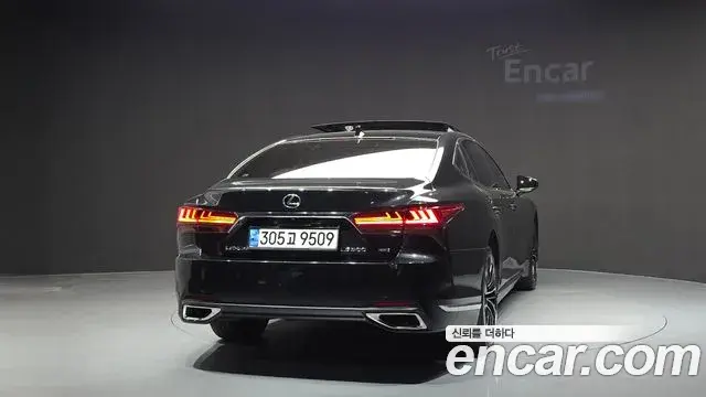 Lexus LS500 2022 — Photo 20/40
