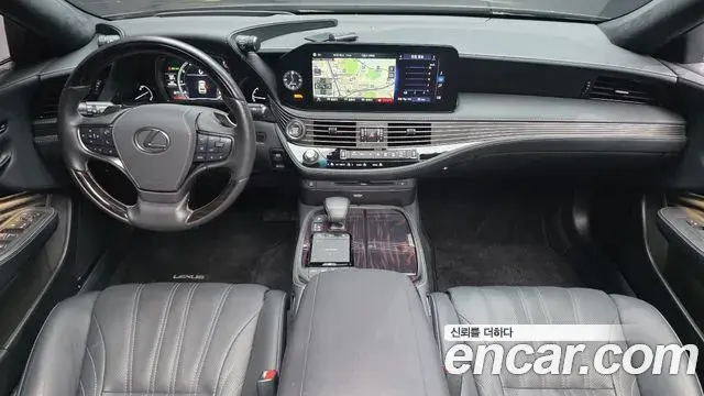 Lexus LS500 2022 — Photo 9/40