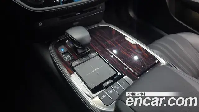 Lexus LS500 2022 — Photo 26/40