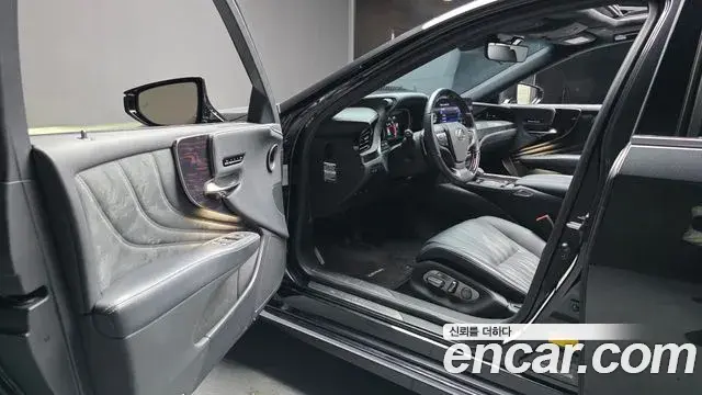 Lexus LS500 2022 — Photo 19/40