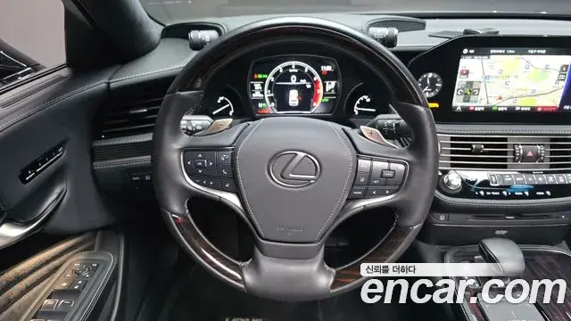 Lexus LS500 2022 — Photo 29/40