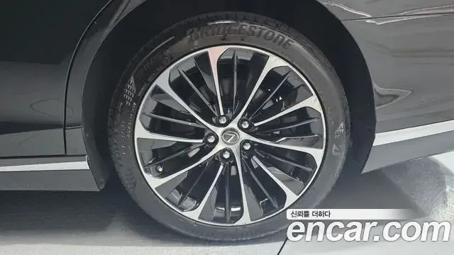 Lexus LS500 2022 — Photo 35/40
