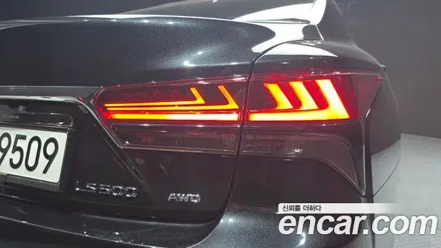 Lexus LS500 2022 — Photo 30/40