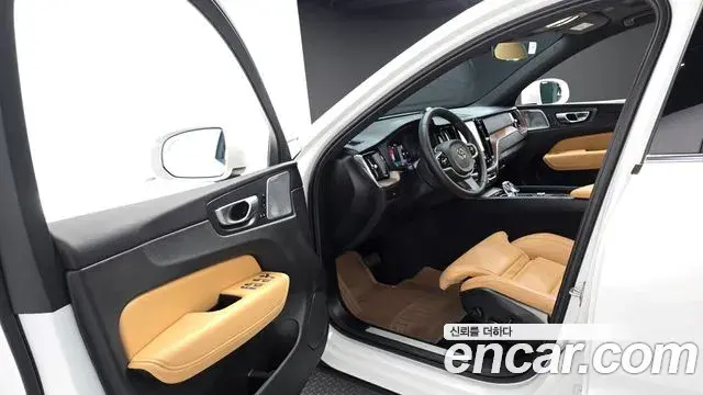 Volvo XC60 2024 — Фото 9/20