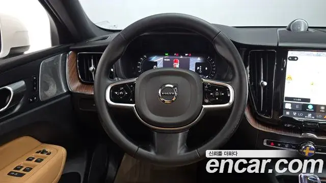 Volvo XC60 2024 — Фото 11/20