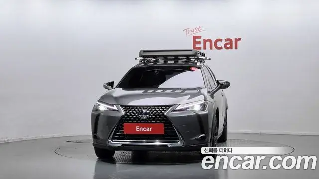 Lexus UX250h 2021 — Фото 3/20