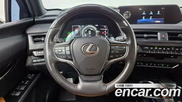 Lexus UX250h 2021 — Фото 13/20