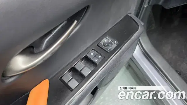 Lexus UX250h 2021 — Фото 19/20