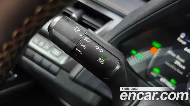 Lexus UX250h 2021 — Photo 19/30