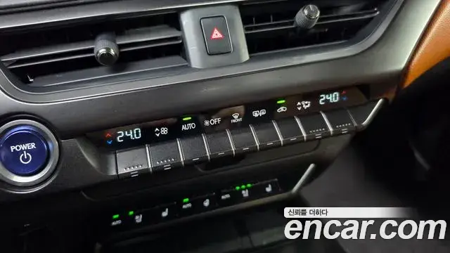 Lexus UX250h 2021 — Photo 5/30