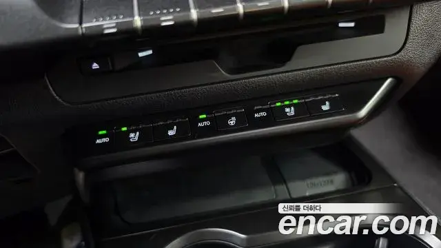Lexus UX250h 2021 — Photo 2/30