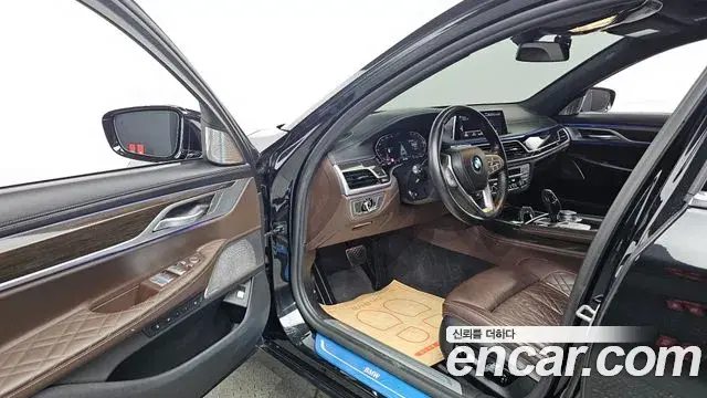 BMW 7 Series 2021 — Фото 10/20