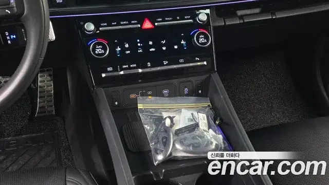 Hyundai Santa Fe 2024 — ფოტო 19/20