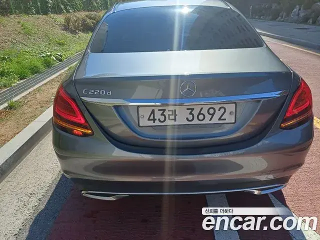 Mercedes-Benz C-Class 2019 — Фото 2/19