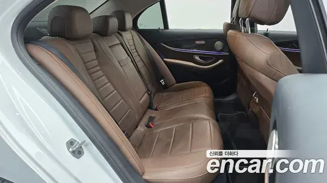 Mercedes-Benz E-Class 2019 — Фото 11/20