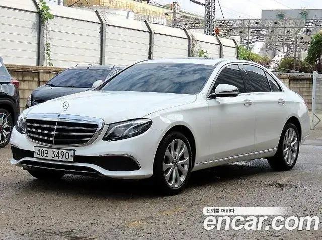 Mercedes-Benz E-Class 2019 — Фото 1/4