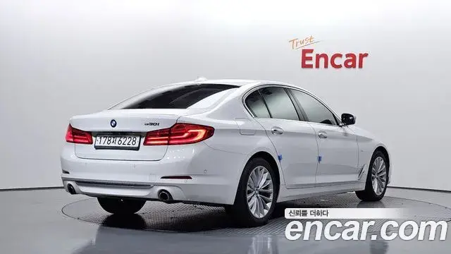 BMW 5 Series 2018 — Фото 2/20