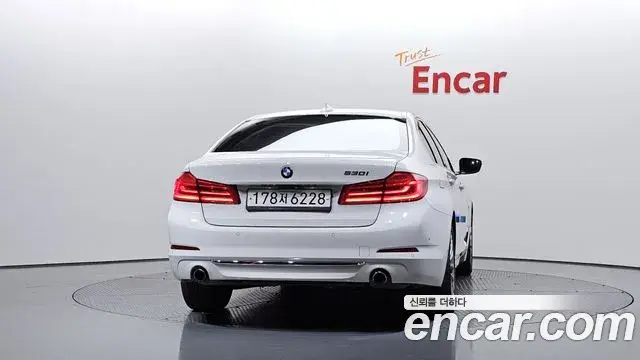 BMW 5 Series 2018 — Фото 4/20