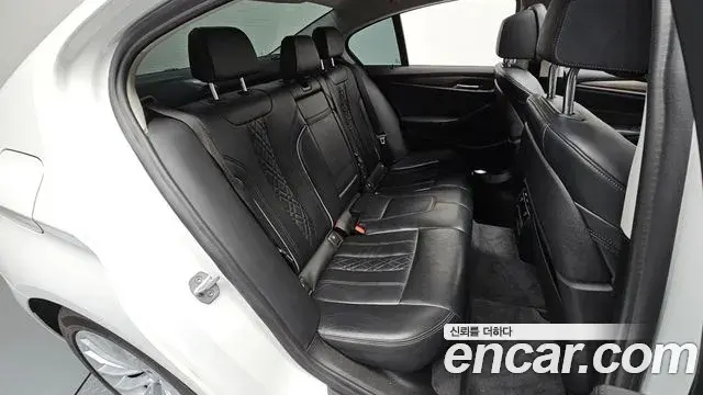BMW 5 Series 2018 — Фото 11/20